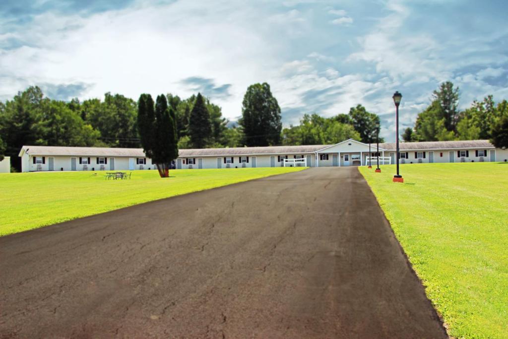 Potsdam Inn image