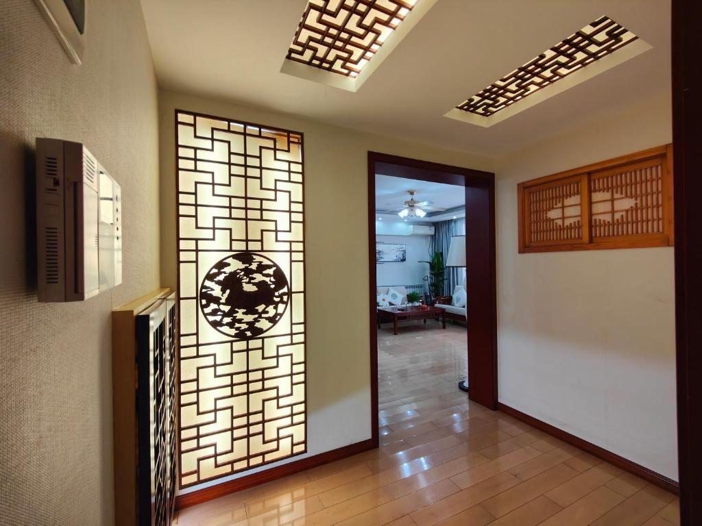 Gorgeous apartment with private backyard photo 3