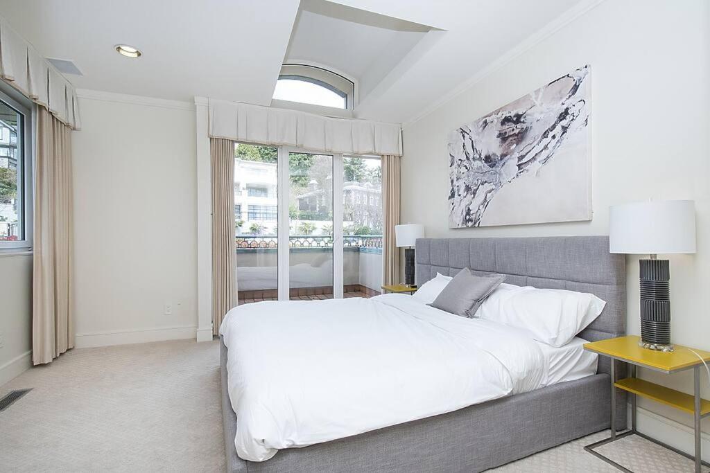Spectacular, Water View House! Property overview! photo 2