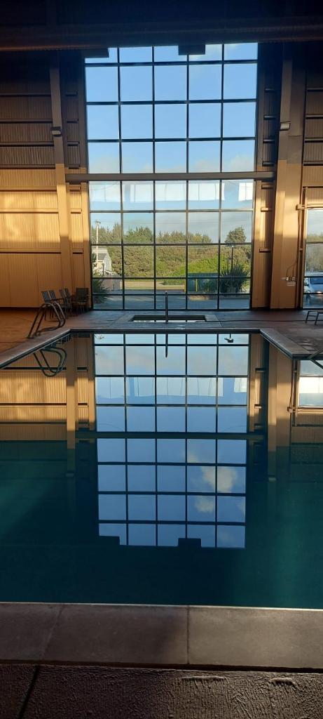 Pacific Sunrise Inn & Suites