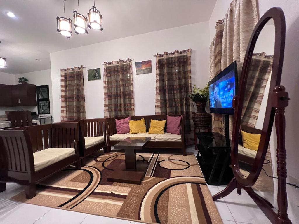 Casa Via: Cozy 3 Bedroom Home in Bacolod with Parking photo 1