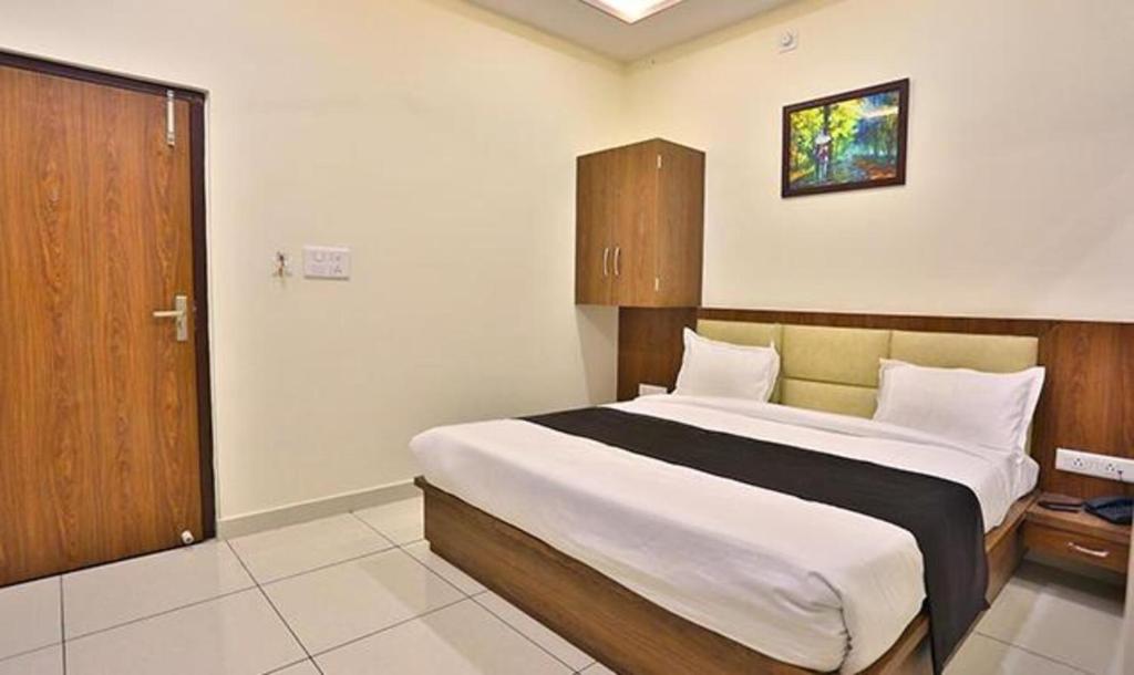 FabHotel Prime Shree Dev Prime photo 2