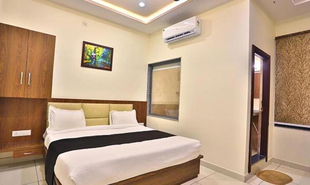 FabHotel Prime Shree Dev Prime photo 3