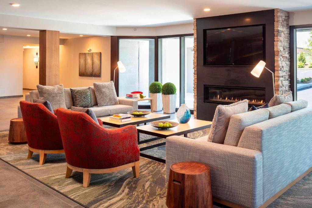 Fairfield by Marriott Inn & Suites Providence Airport Warwick image