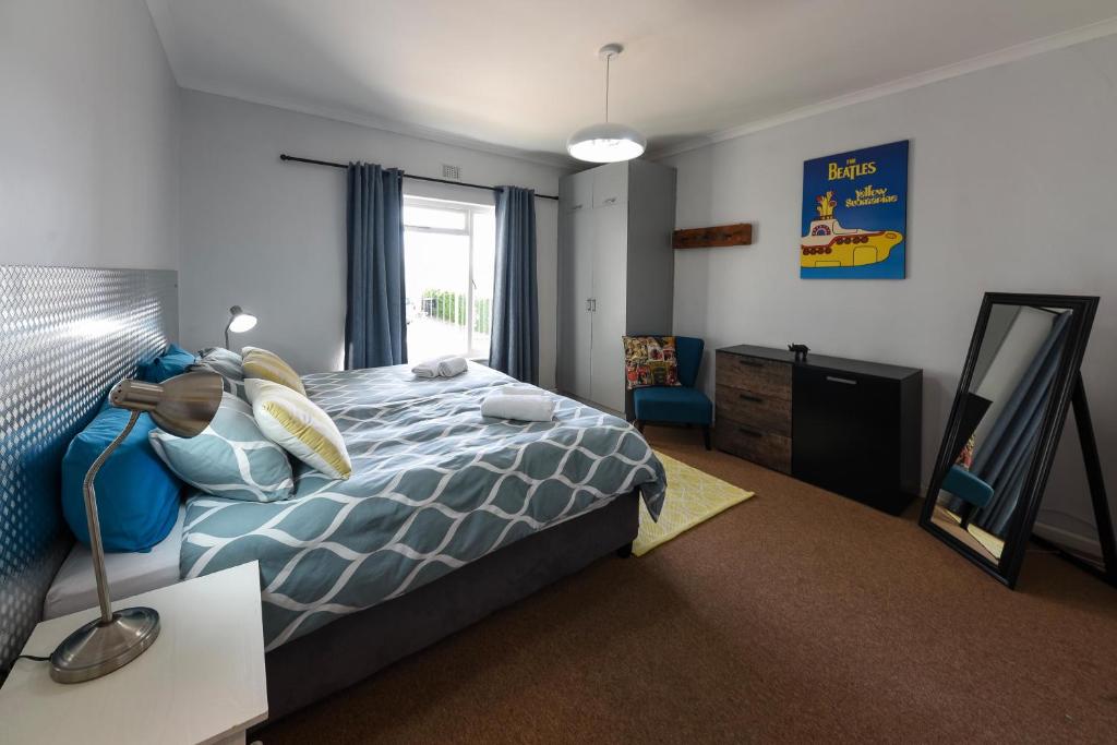 Die Brandhuis Sleeps 4, One minute walk to the Beach! photo 3