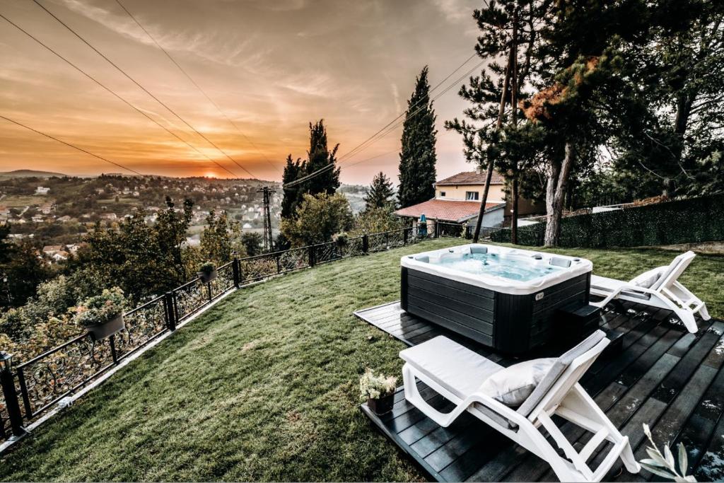 The Cypress Villa & Vineyard II
