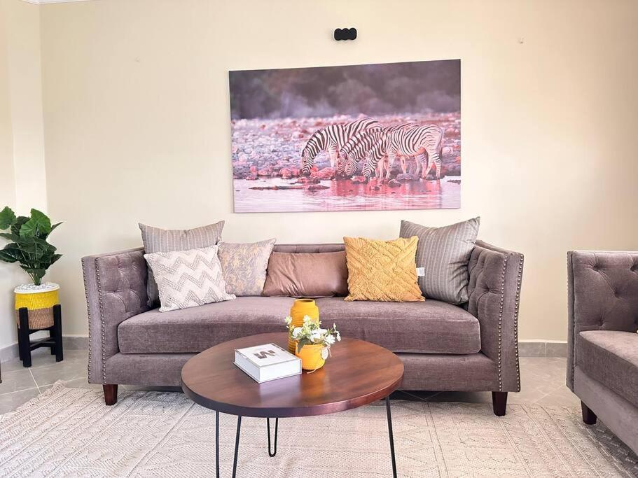 Exquisite two bedroom Penthouse-Fully Furnished photo 3