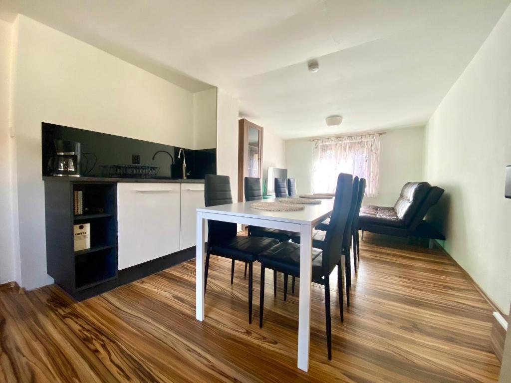 Apartmán Lobeč - pokoj číslo 2. photo 4