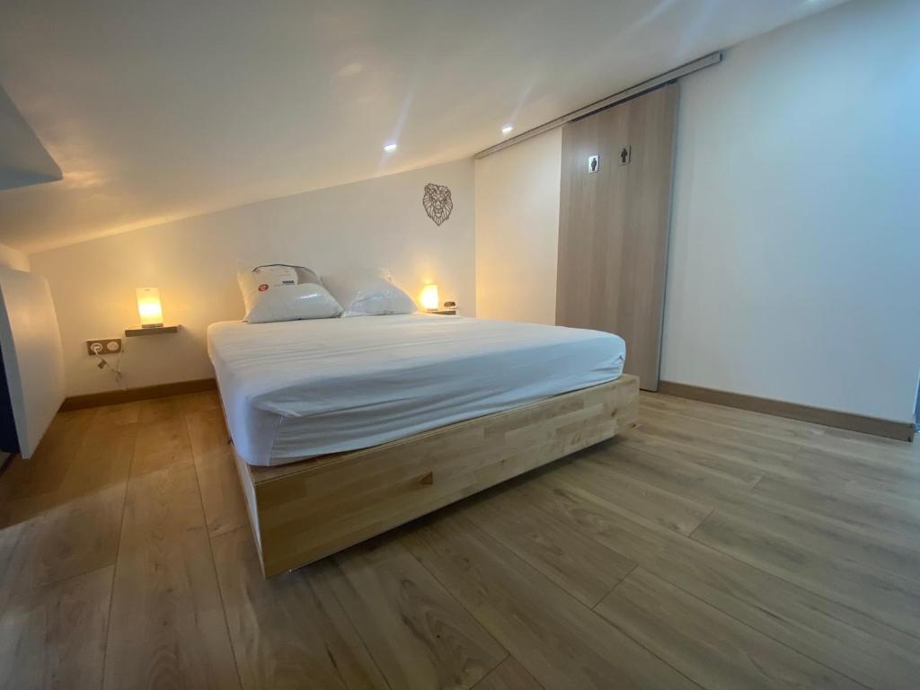 Maison au pied du château + parking privé photo 3