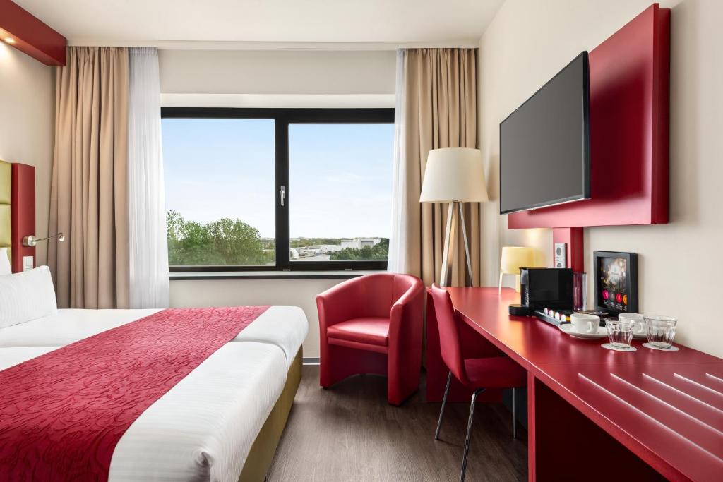 Amedia Amsterdam Airport, Trademark Collection by Wyndham - Free Parking photo 2