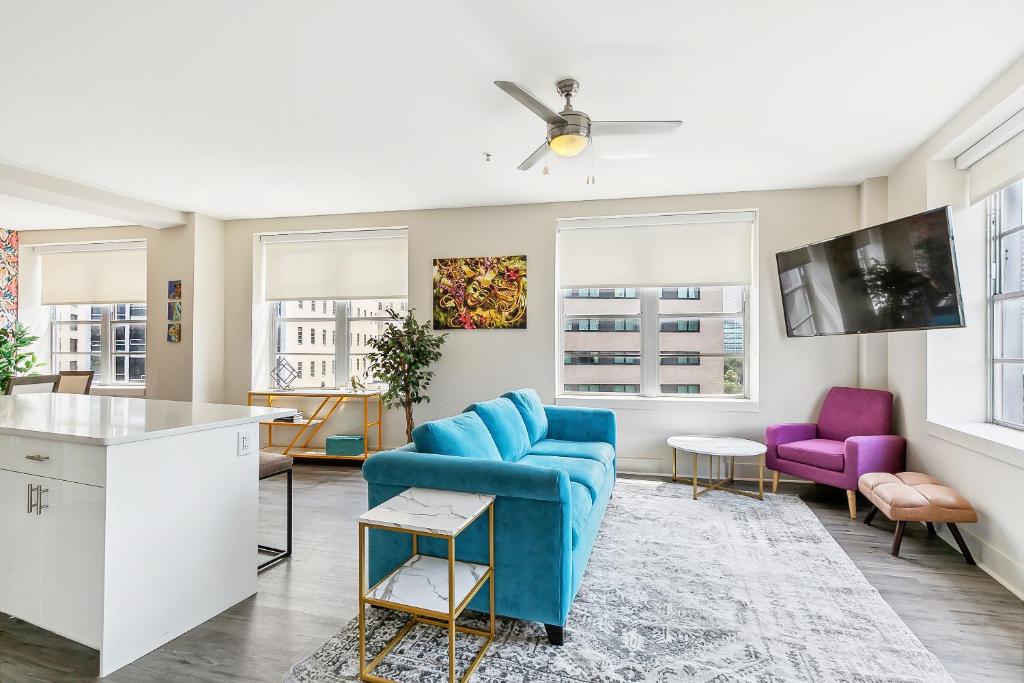 Modern Condo Walking Distance to Must-See Attractions of NOLA image