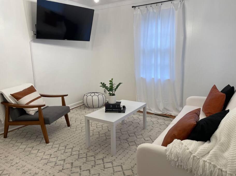 Pet Friendly, 30+ Night Stay image