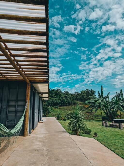 Casa Container com SPA e linda vista para a Serra da Mantiqueira photo 1