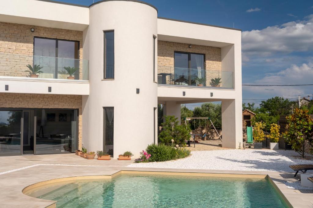 Villa Elani - Stylish And Modern 6B Seaview Villa photo 2