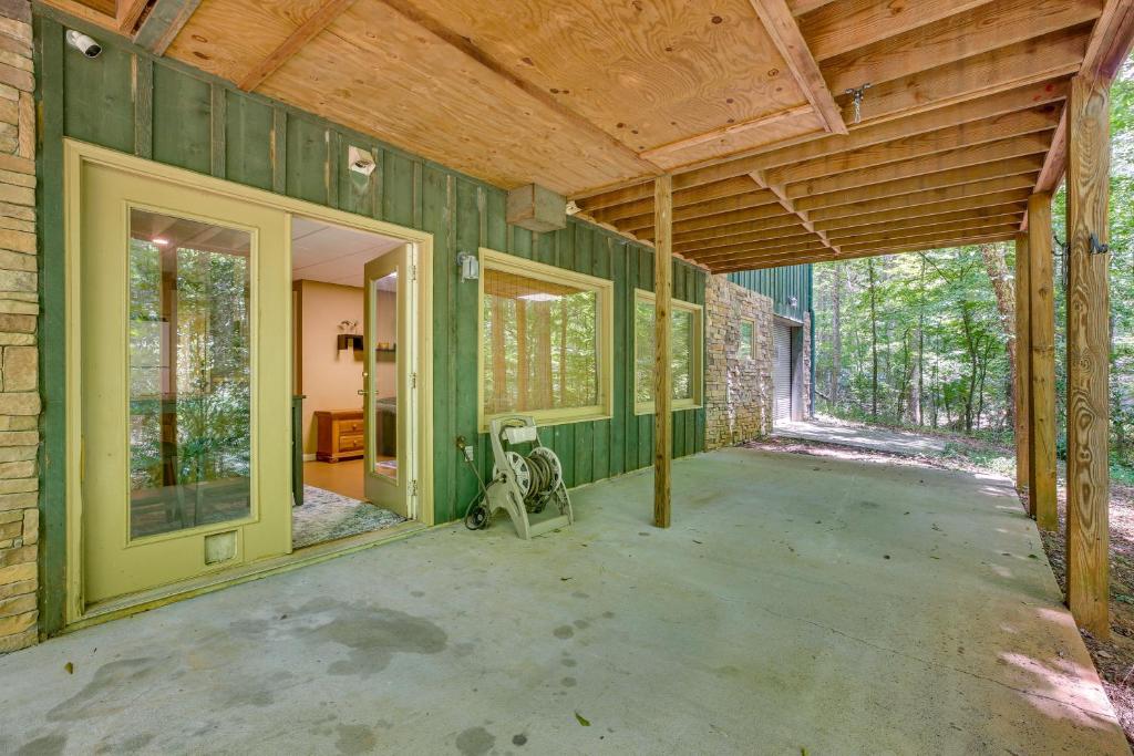 Pet-Friendly Conyers Cabin - 23 Miles to Atlanta! photo 3