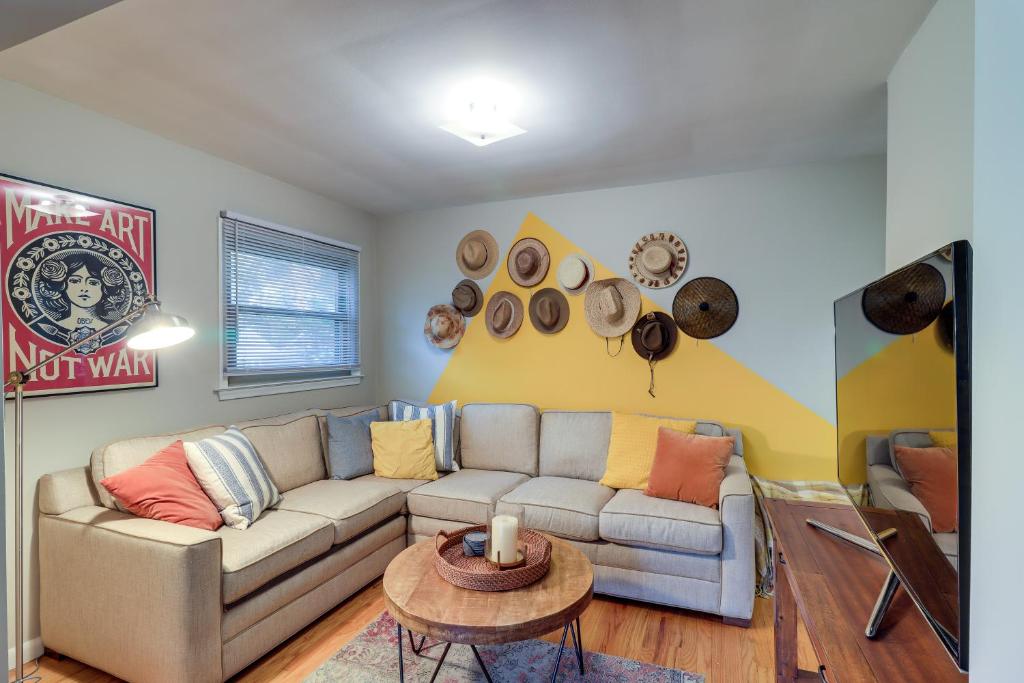 Ann Arbor Home with Deck, 2 Mi to Michigan Stadium! photo 3