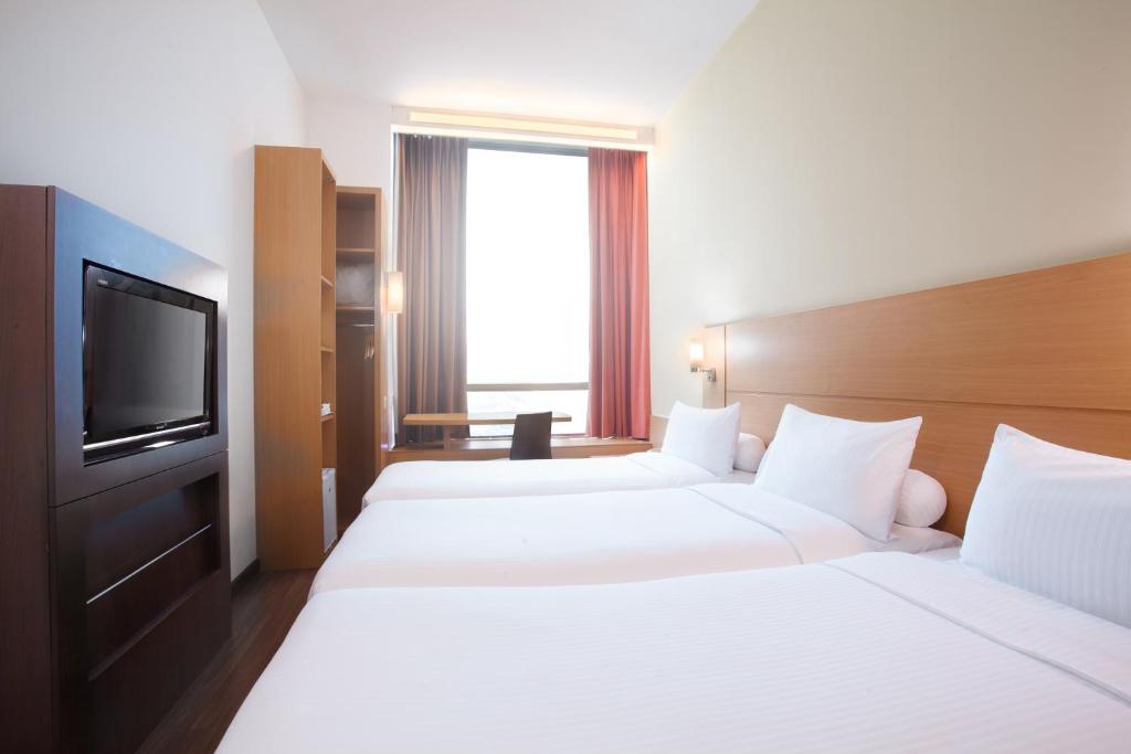 Трехместный (Стандартный номер с 3 односпальными кроватями), Ibis Singapore Novena
