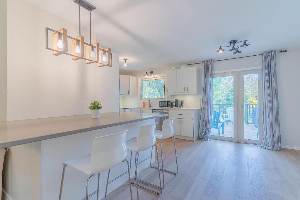 Games BBQ with a upgraded stay near kawartha