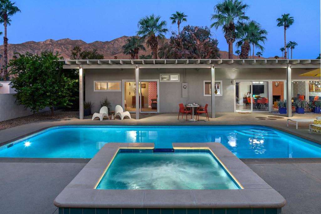 On The Rox- Luxury Refreshing Mid-Century Mod- Pool, Spa, Firepit, Outdoor Kitchen & More image