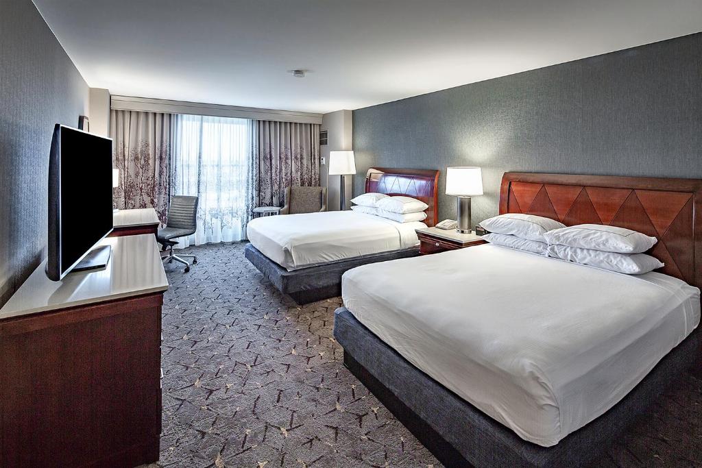 DoubleTree by Hilton Hotel Modesto Room Type - Room, 2 Queen Beds