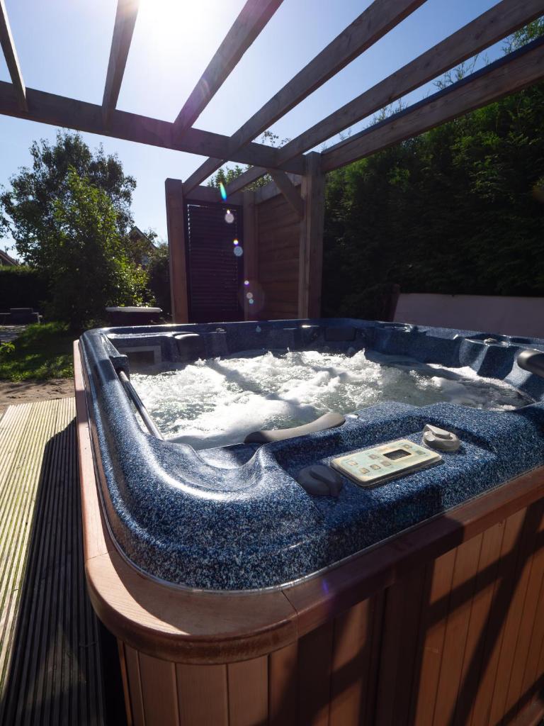 Luxurious Family Villa with swimmingpool big garden and jacuzzi photo 2