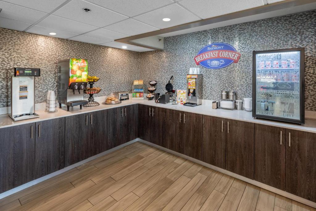 Baymont by Wyndham McAllen Pharr photo 2