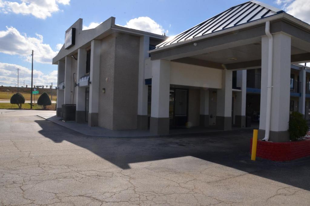 My Home & Suites Covington image