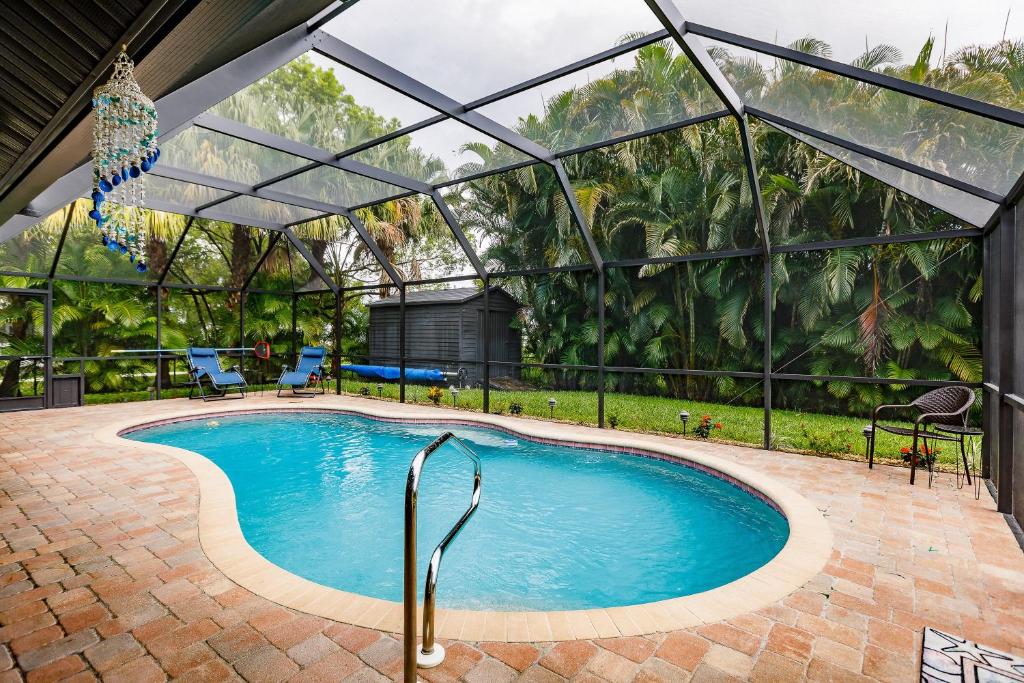 Sunny Oasis Getaway -Heated Pool-Mini Golf-Near Beach photo 4