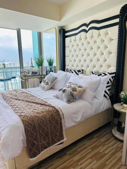 Azure Urban Resort - St Tropez Tower Staycation Unit with a European Touch photo 1