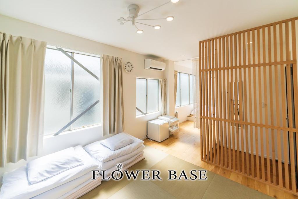 Flower Base Lily House photo 1