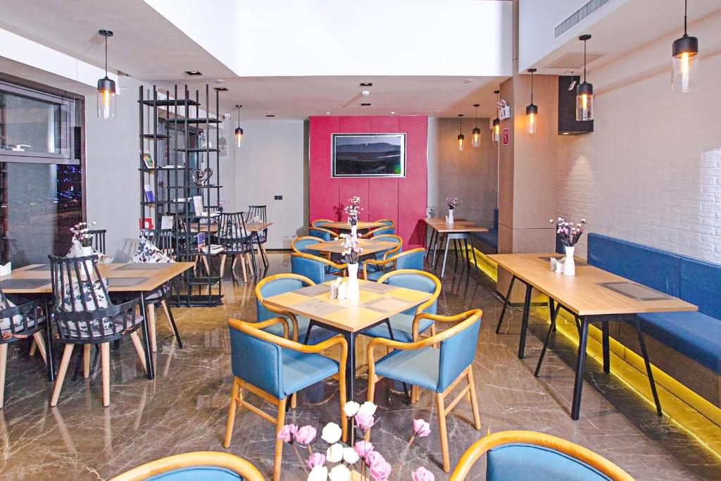 Atour Hotel Qinhuangdao Railway Station Yingbin Road photo 1