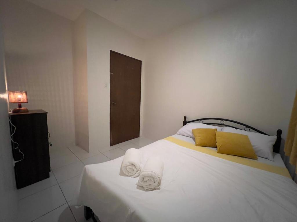Casa Via: Cozy 3 Bedroom Home in Bacolod with Parking photo 2