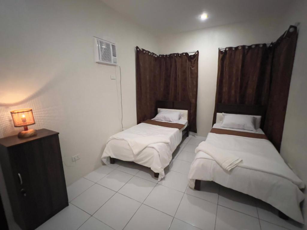 Casa Via: Cozy 3 Bedroom Home in Bacolod with Parking photo 4