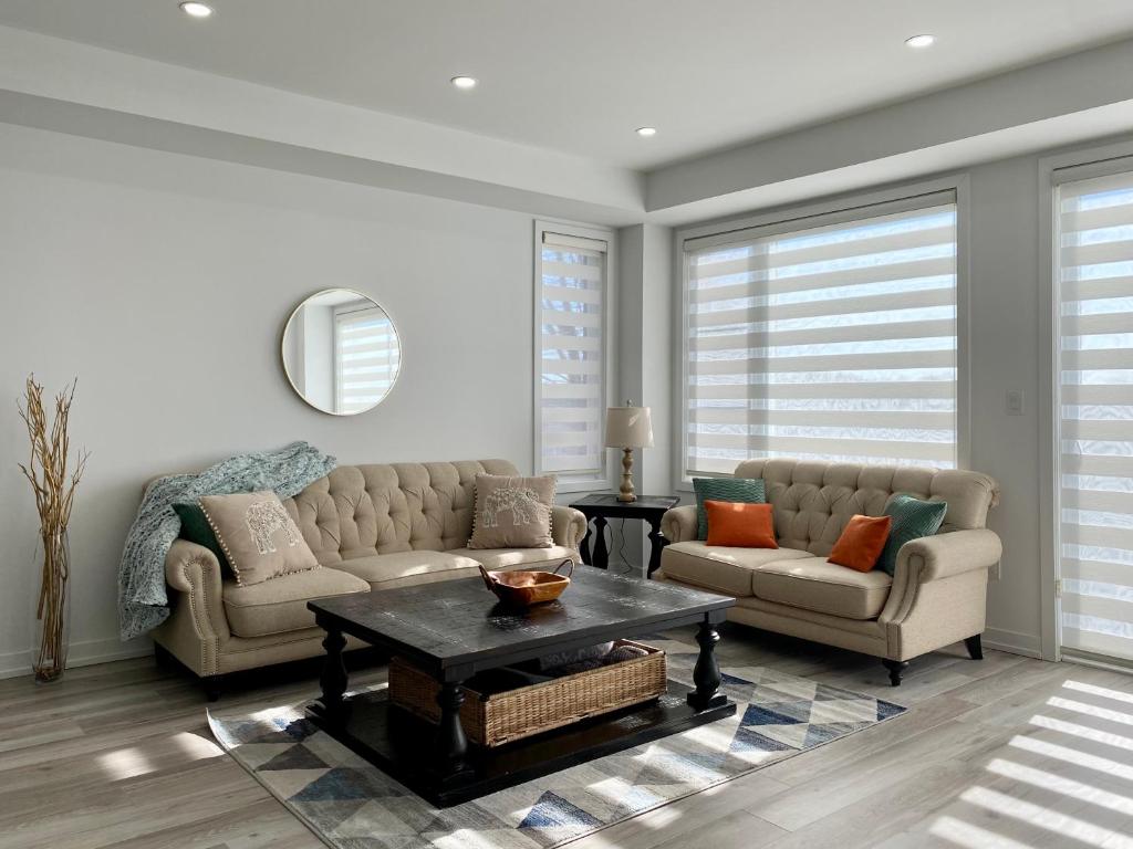 3 Bedroom Well-designed Townhouse in Whitby photo 1