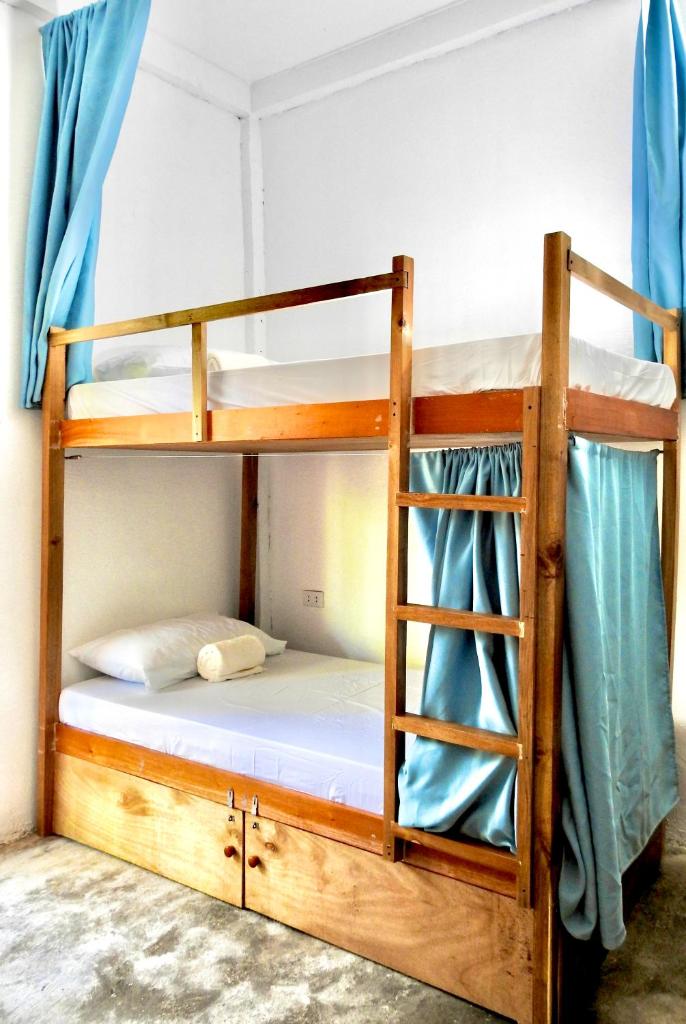 Three Little Birds Surf Hostel Room Type - Bed in 8-Bed Mixed Dormitory Room