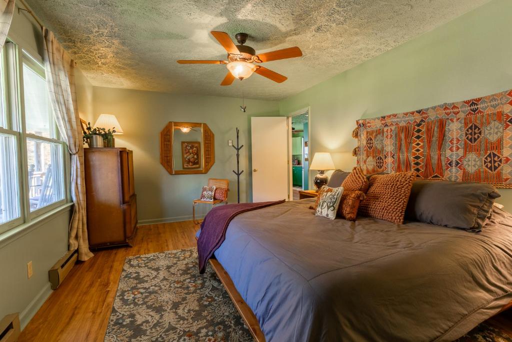 Private Creekside Home with Deck and Fire Pit, Near Sparta, Grayson