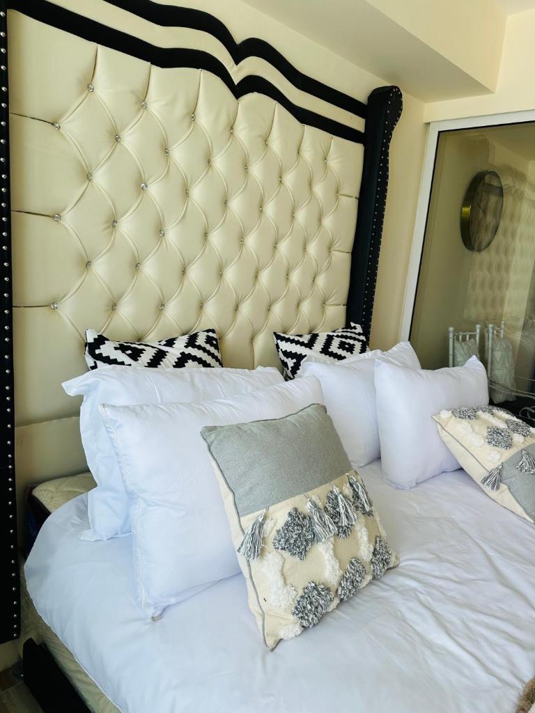 Azure Urban Resort - St Tropez Tower Staycation Unit with a European Touch photo 3