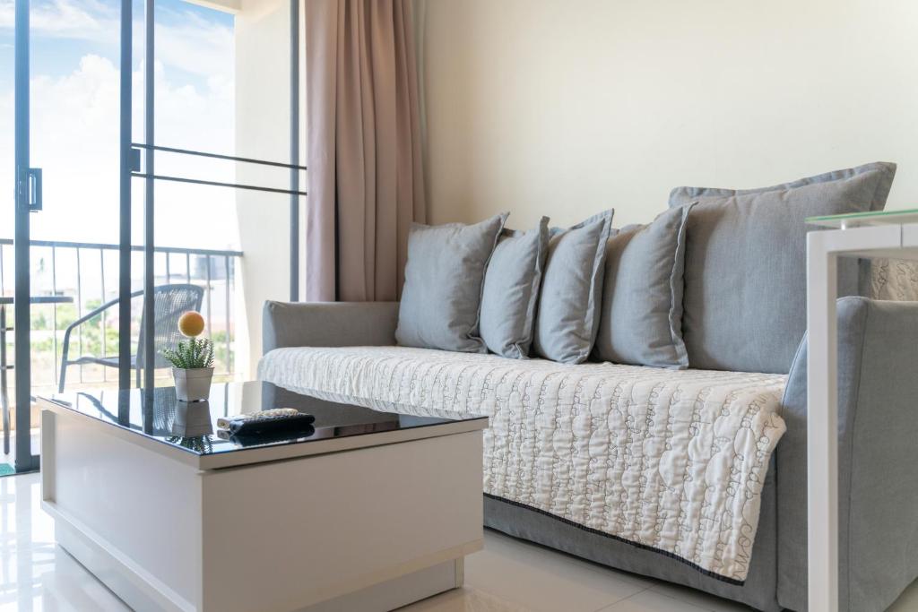 The Lago Apartments