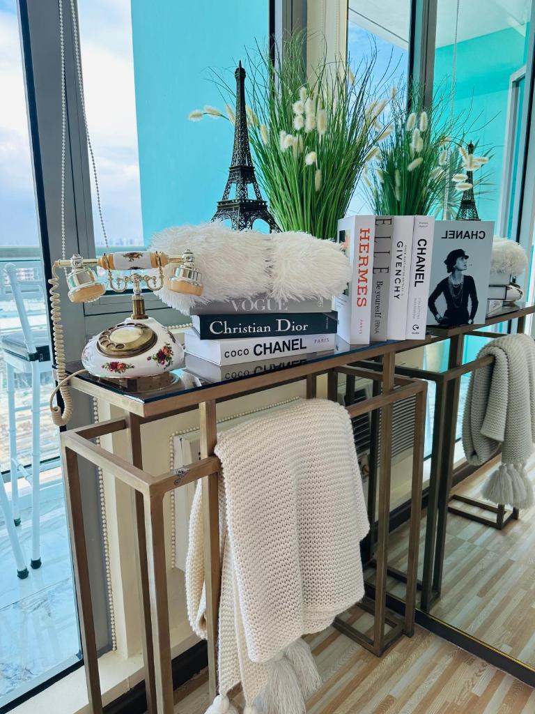 Azure Urban Resort - St Tropez Tower Staycation Unit with a European Touch photo 2