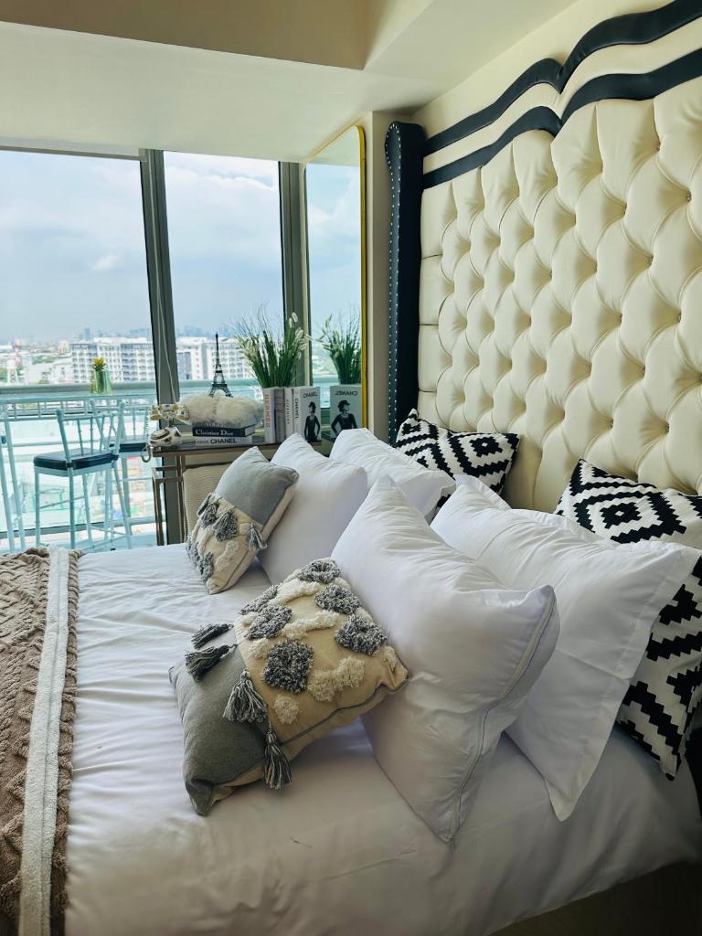 Azure Urban Resort - St Tropez Tower Staycation Unit with a European Touch photo 4