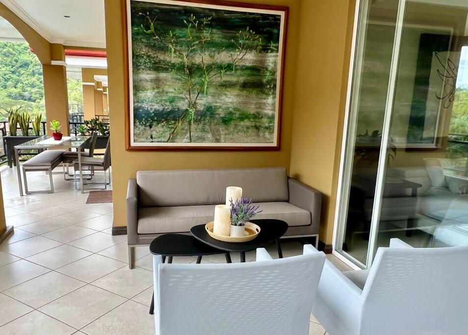 Spacious 2 bdrm Penthouse close to Jaco &Herradura photo 2