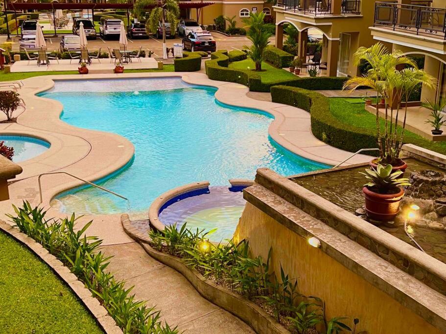 Spacious 2 bdrm Penthouse close to Jaco &Herradura photo 4