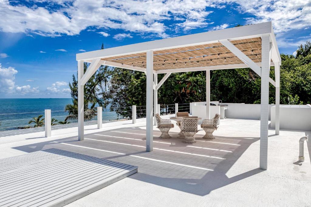 White Sands Beach House photo 2