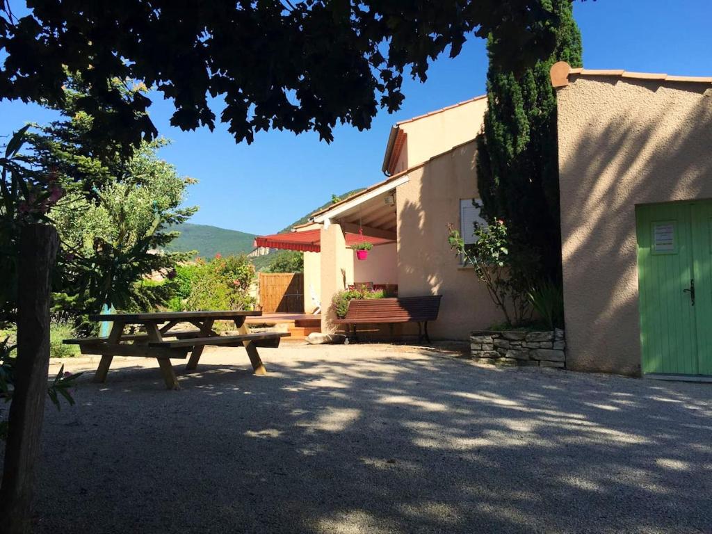 Maison de 4 chambres avec piscine partagee terrasse et wifi a Cruas