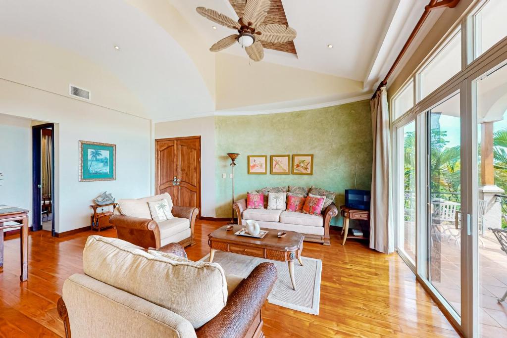 Del Pacifico Condo C7 photo 4