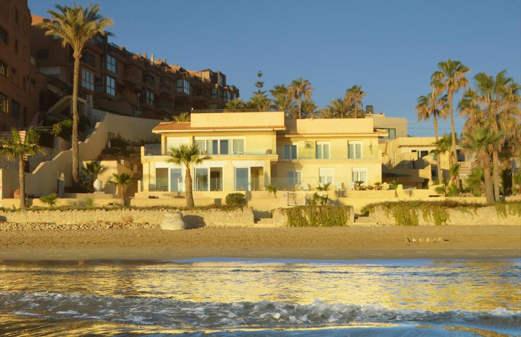 Excepcional Apartamento LOFT a pie de playa en CHALET ROQUETES photo 1