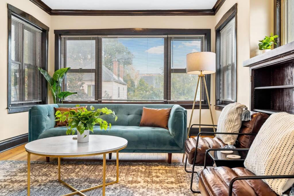 Spacious & Homey Chicago 2BR Apartment - Springfield 2 photo 2