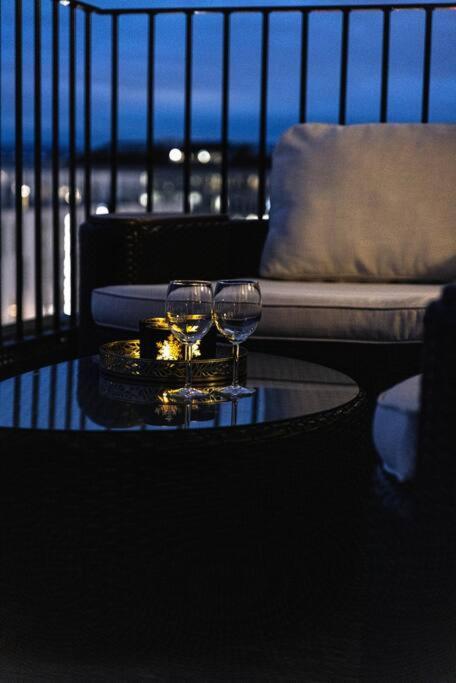 Modern 3bed room sea view apartment @ Oslo Barcode - Tap to explore photos