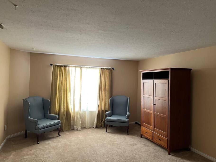 Your Suburban Retreat awaits! photo 2
