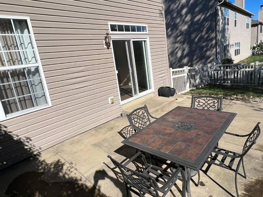 Your Suburban Retreat awaits! photo 3